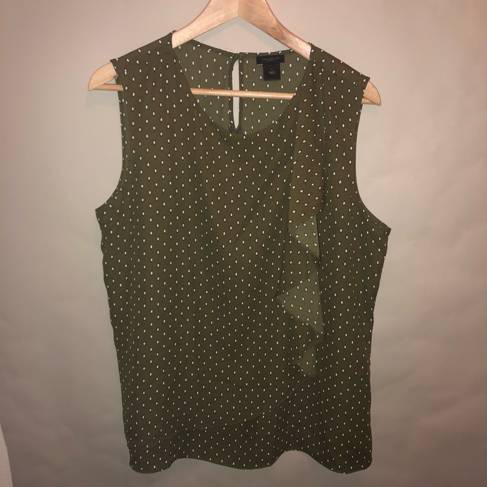 Like New Polka Dot Ruffle Detail Top
